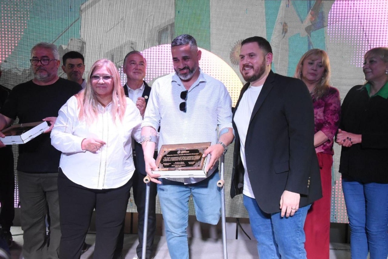 En la Bienal 2024, homenaje del Poder Legislativo a destacados del deporte chaqueño En la Bienal 2024, homenaje del Poder Legislativo a destacados del deporte chaqueño