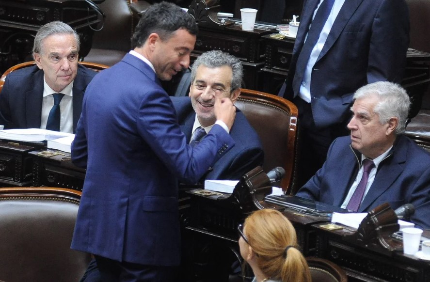 En la oposición dialoguista anticipan una etapa menos condescendiente y de mayores fricciones con el Gobierno En la oposición dialoguista anticipan una etapa menos condescendiente y de mayores fricciones con el Gobierno