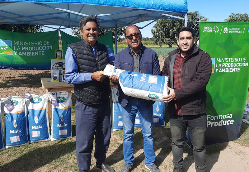 El Ministerio de Producción de Formosa continúa entregando insumos a productores El Ministerio de Producción de Formosa continúa entregando insumos a productores