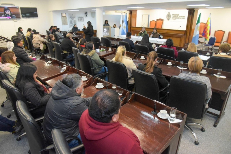 Debatieron en el Parlamento sobre la Ley de Oficialización de Lenguas indígenas Debatieron en el Parlamento sobre la Ley de Oficialización de Lenguas indígenas