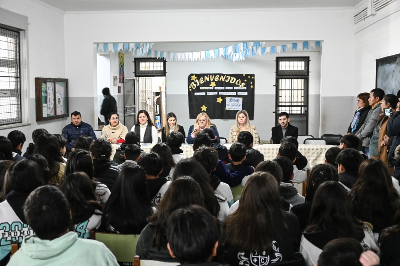 Delgado disertó sobre el programa “Yo Jurado” en la Escuela Nº 103 de Fontana Delgado disertó sobre el programa “Yo Jurado” en la Escuela Nº 103 de Fontana