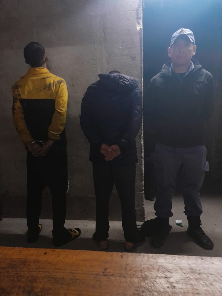 Detienen a dos hombres tras el robo de una motocicleta con arma blanca en la zona sur de Resistencia