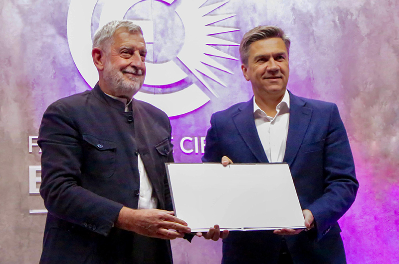 El Ejecutivo chaqueño rubricó un convenio con Josep Llop Torné sobre “ciudades intermedias” El Ejecutivo chaqueño rubricó un convenio con Josep Llop Torné sobre “ciudades intermedias”