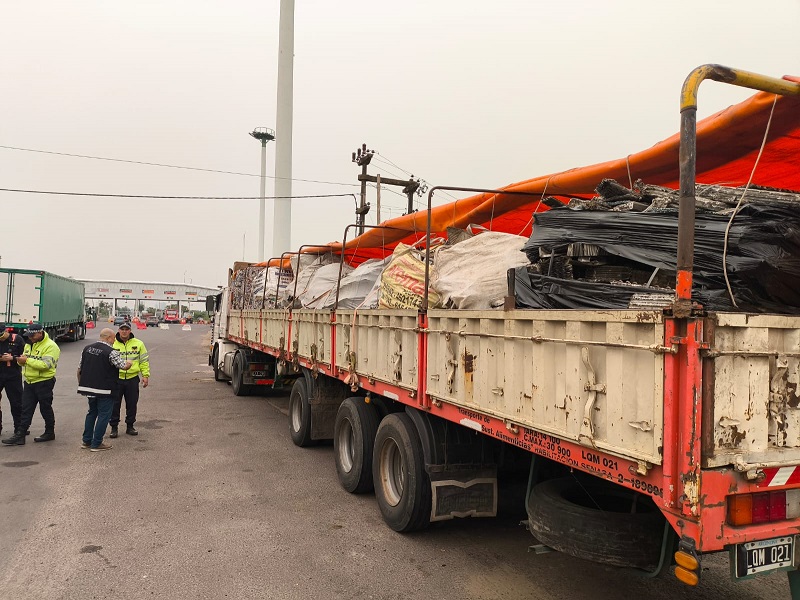 Interceptaron a dos camiones con materiales valuados en 50 millones de pesos Interceptaron a dos camiones con materiales valuados en 50 millones de pesos