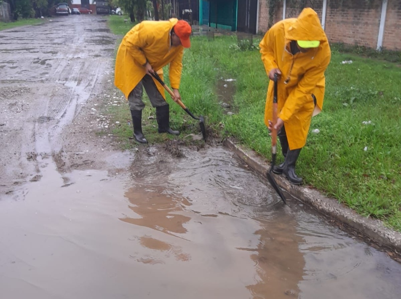 Fuertes lluvias en el interior chaqueño dejaron caminos intransitables en más de diez localidades Fuertes lluvias en el interior chaqueño dejaron caminos intransitables en más de diez localidades