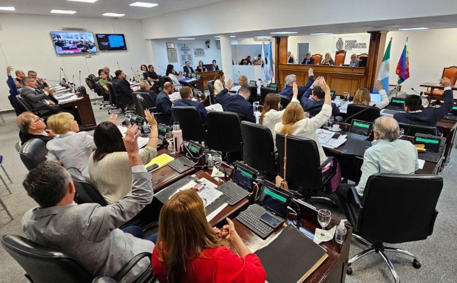 Por unanimidad, el Parlamento chaqueño sancionó la ley que regula a las Escuelas Públicas de Gestión Social Por unanimidad, el Parlamento chaqueño sancionó la ley que regula a las Escuelas Públicas de Gestión Social