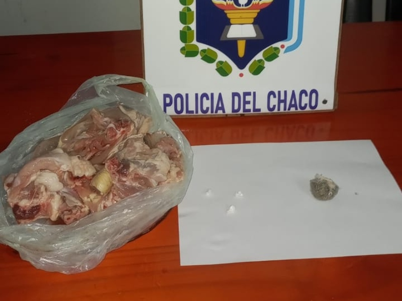 Preparó pollo con marihuana y cocaína para entregarle a su amigo detenido Preparó pollo con marihuana y cocaína para entregarle a su amigo detenido