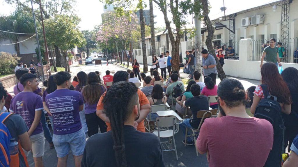 Clase pública en la UNNE en defensa de la educación y denunciando la situación de los trabajadores de prensa