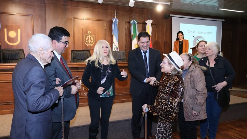 Se restituyeron legajos a ex estudiantes y docentes de Derecho, víctimas de la última dictadura militar Se restituyeron legajos a ex estudiantes y docentes de Derecho, víctimas de la última dictadura militar