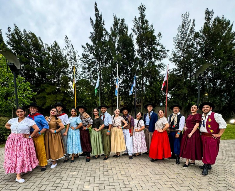 Romance de Zamba obtuvo el premio Revelación en un festival competitivo de danza en Quilmes Romance de Zamba obtuvo el premio Revelación en un festival competitivo de danza en Quilmes
