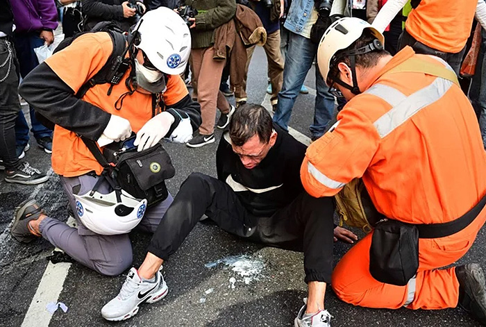 Manifestantes y periodistas reprimidos frente al Congreso Nacional: 7 detenidos Manifestantes y periodistas reprimidos frente al Congreso Nacional: 7 detenidos