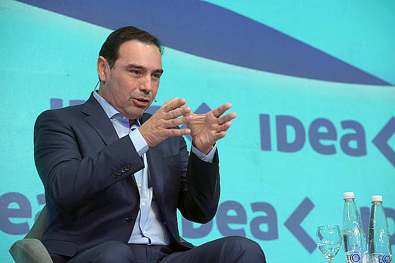 Valdés en el Coloquio IDEA: “Necesitamos mayor participación y diálogo con la Nación” Valdés en el Coloquio IDEA: “Necesitamos mayor participación y diálogo con la Nación”