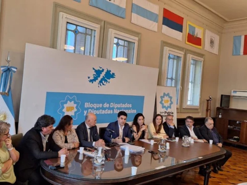 Unión por la Patria pidió el juicio político a Mondino por el acuerdo de Malvinas: “No puede seguir siendo canciller” Unión por la Patria pidió el juicio político a Mondino por el acuerdo de Malvinas: “No puede seguir siendo canciller”