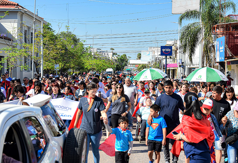 Sáenz Peña colmó sus calles de superhéroes en la caminata inclusiva Sáenz Peña colmó sus calles de superhéroes en la caminata inclusiva