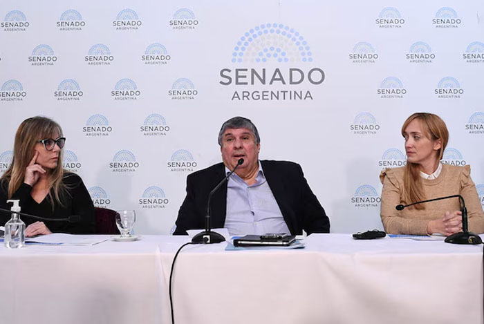 Cristina Kirchner ‘reacomoda’ al PJ: el senador Mayans confirmó que quiere ser presidenta Cristina Kirchner ‘reacomoda’ al PJ: el senador Mayans confirmó que quiere ser presidenta