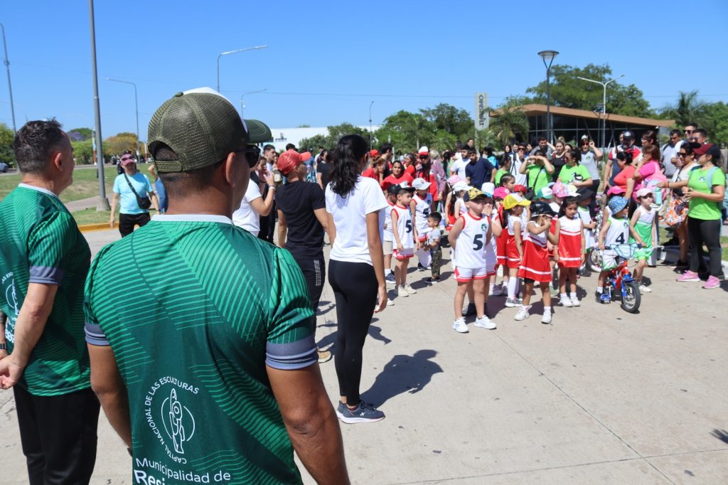 Niños y niñas de “Crecer con Todos” participaron de una maratón inclusiva en el Parque de la Democracia Niños y niñas de “Crecer con Todos” participaron de una maratón inclusiva en el Parque de la Democracia