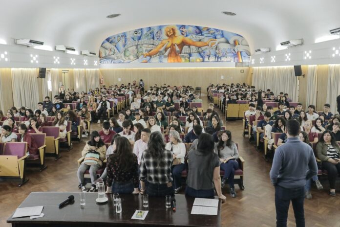 Tras una exitosa primera jornada, preparan el segundo día de la Expo UNNE 2024 Tras una exitosa primera jornada, preparan el segundo día de la Expo UNNE 2024