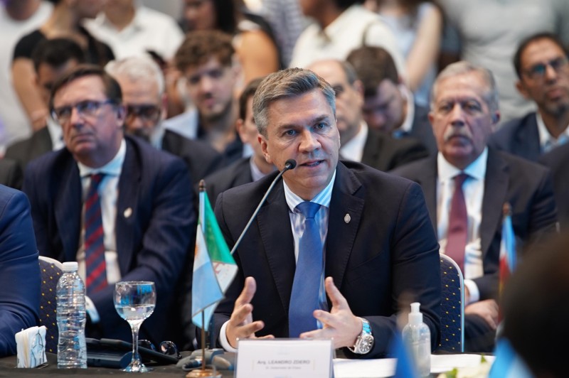 Zdero en Santiago del Estero: ”Continuamos una agenda coordinada con el claro objetivo de impulsar el crecimiento” Zdero en Santiago del Estero: ”Continuamos una agenda coordinada con el claro objetivo de impulsar el crecimiento”