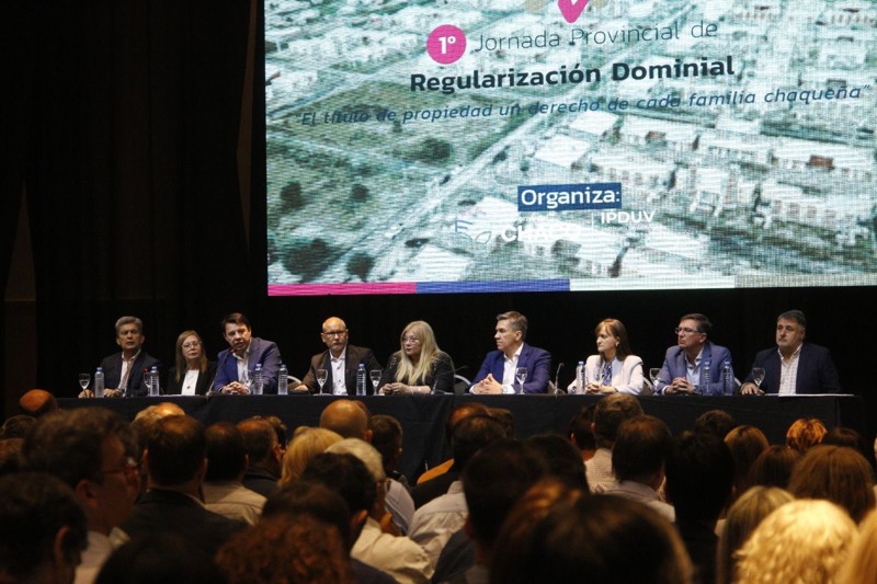 Zdero abrió la Jornada de Regularización Dominial, cuyo objetivo es garantizar los derechos habitacionales de las familias chaqueñas Zdero abrió la Jornada de Regularización Dominial, cuyo objetivo es garantizar los derechos habitacionales de las familias chaqueñas