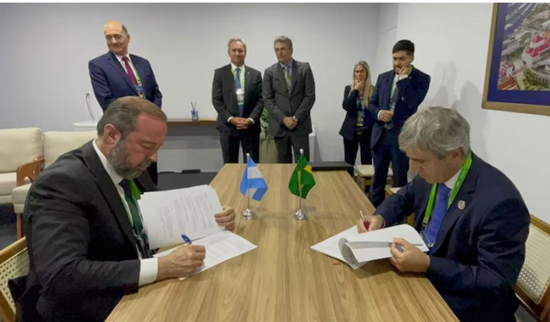 Pese a las diferencias, los gobiernos de Milei y Lula firmaron un acuerdo para que el gas de Vaca Muerta llegue a Brasil Pese a las diferencias, los gobiernos de Milei y Lula firmaron un acuerdo para que el gas de Vaca Muerta llegue a Brasil