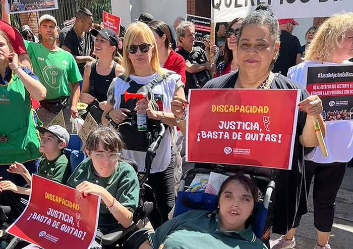 Endeudamiento, cuidados y discapacidad bajo el gobierno de Milei: el impacto invisible del ajuste Endeudamiento, cuidados y discapacidad bajo el gobierno de Milei: el impacto invisible del ajuste