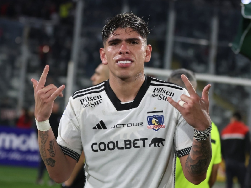 Boca pagó casi 5 millones de dólares por el delantero chileno Carlos Palacios Boca pagó casi 5 millones de dólares por el delantero chileno Carlos Palacios