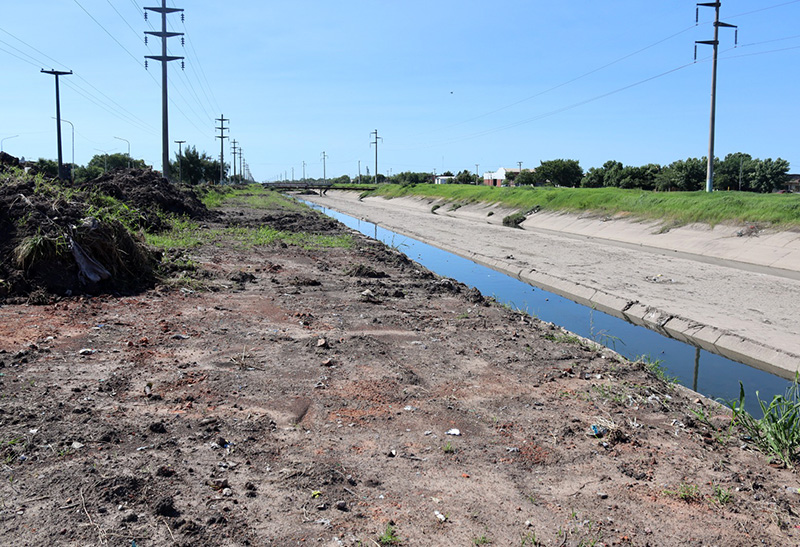 Intervienen costados del Canal Soberanía para generar nuevo espacio verde para los vecinos Intervienen costados del Canal Soberanía para generar nuevo espacio verde para los vecinos