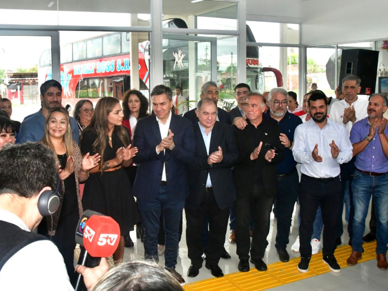 El gobernador Zdero y la intendenta Magda Ayala pusieron en funcionamiento la nueva estación intermedia de Barranqueras El gobernador Zdero y la intendenta Magda Ayala pusieron en funcionamiento la nueva estación intermedia de Barranqueras