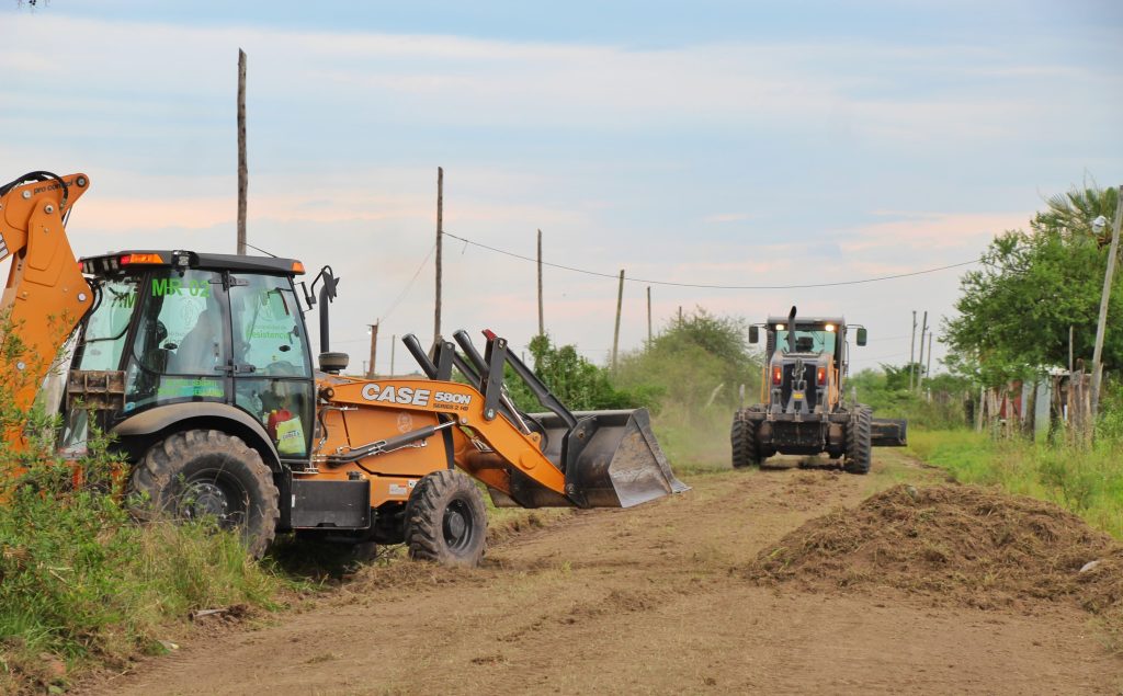 El municipio ejecuta la apertura de calles y perfilado en la zona sur