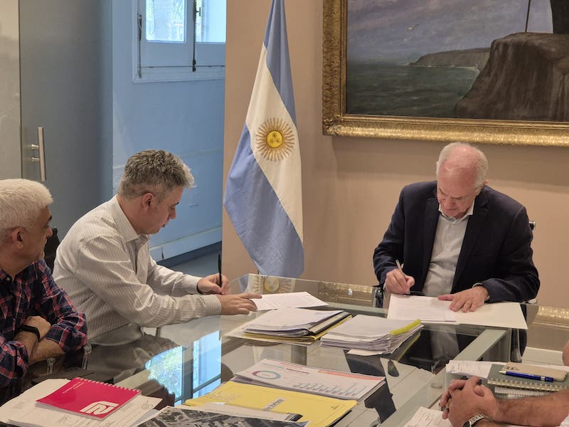 La Municipalidad de Resistencia firmó el convenio para el nuevo sistema de estacionamiento medido La Municipalidad de Resistencia firmó el convenio para el nuevo sistema de estacionamiento medido