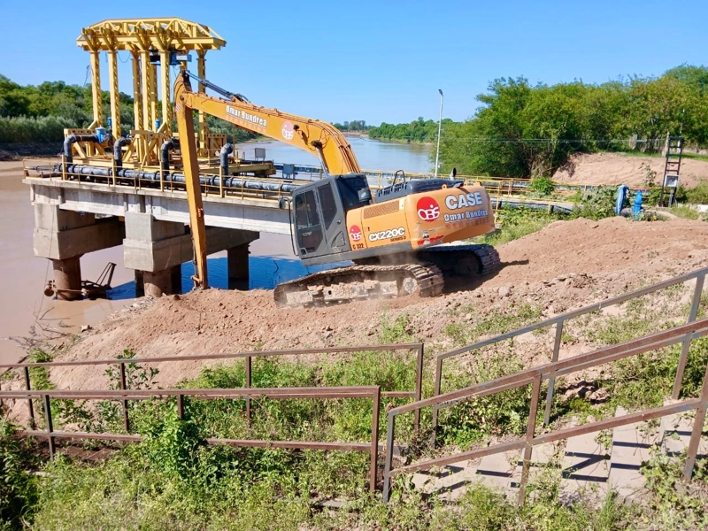 SAMEEP optimiza el servicio limpiando la toma de agua cruda del Bermejo y presedimentadores en Presidencia Roca SAMEEP optimiza el servicio limpiando la toma de agua cruda del Bermejo y presedimentadores en Presidencia Roca