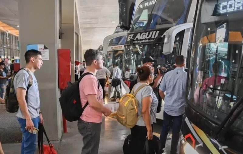 Por el feriado del Día de la Soberanía Nacional, viajaron 1,4 millones de turistas y gastaron 6.233 millones Por el feriado del Día de la Soberanía Nacional, viajaron 1,4 millones de turistas y gastaron 6.233 millones