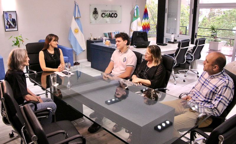 La vicegobernadora Schneider recibió a los estudiantes ganadores de las Olimpíadas Nacionales de Física La vicegobernadora Schneider recibió a los estudiantes ganadores de las Olimpíadas Nacionales de Física