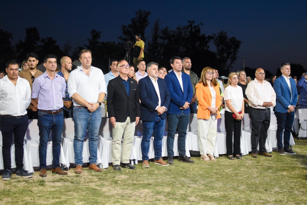 Aniversario de Cote Lai: Zdero anunció pavimentación, constató obras y entregó elementos a instituciones Aniversario de Cote Lai: Zdero anunció pavimentación, constató obras y entregó elementos a instituciones