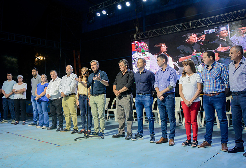 Zdero acompañó la 44° edición del Bingo Show Navideño del Club Comercio de Santa Sylvina Zdero acompañó la 44° edición del Bingo Show Navideño del Club Comercio de Santa Sylvina