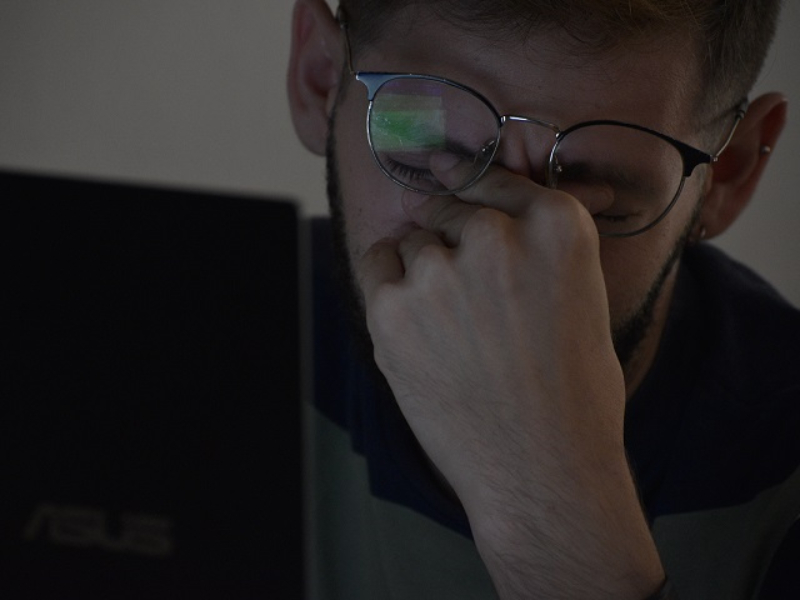 Investigación de la UNNE sobre el impacto de las pantallas en la salud visual de los estudiantes universitarios Investigación de la UNNE sobre el impacto de las pantallas en la salud visual de los estudiantes universitarios