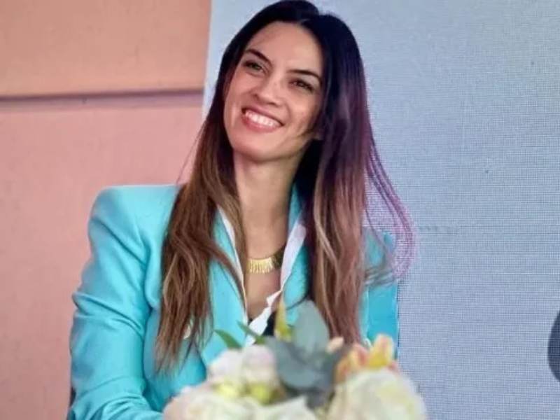 Echaron a la subsecretaria de Turismo, Yanina Martínez, por vacacionar en Londres Echaron a la subsecretaria de Turismo, Yanina Martínez, por vacacionar en Londres