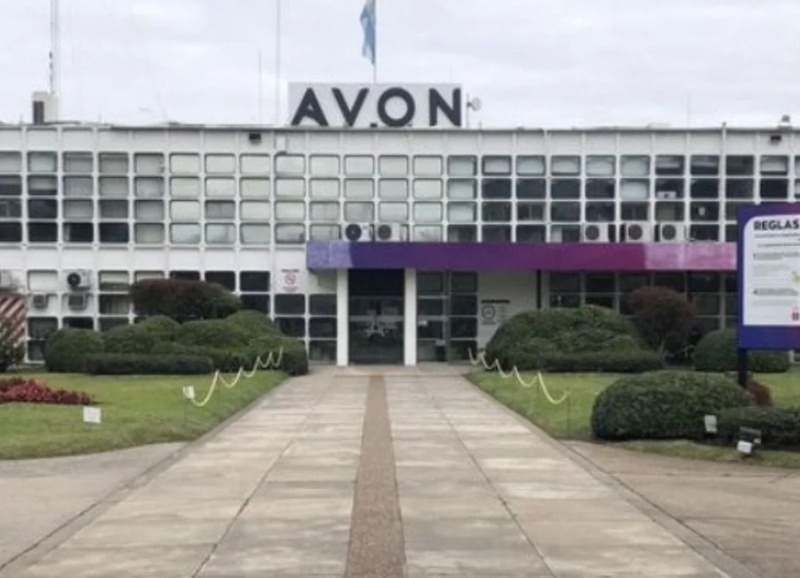 Avon cerró una de sus plantas y despidió a casi 300 trabajadores Avon cerró una de sus plantas y despidió a casi 300 trabajadores