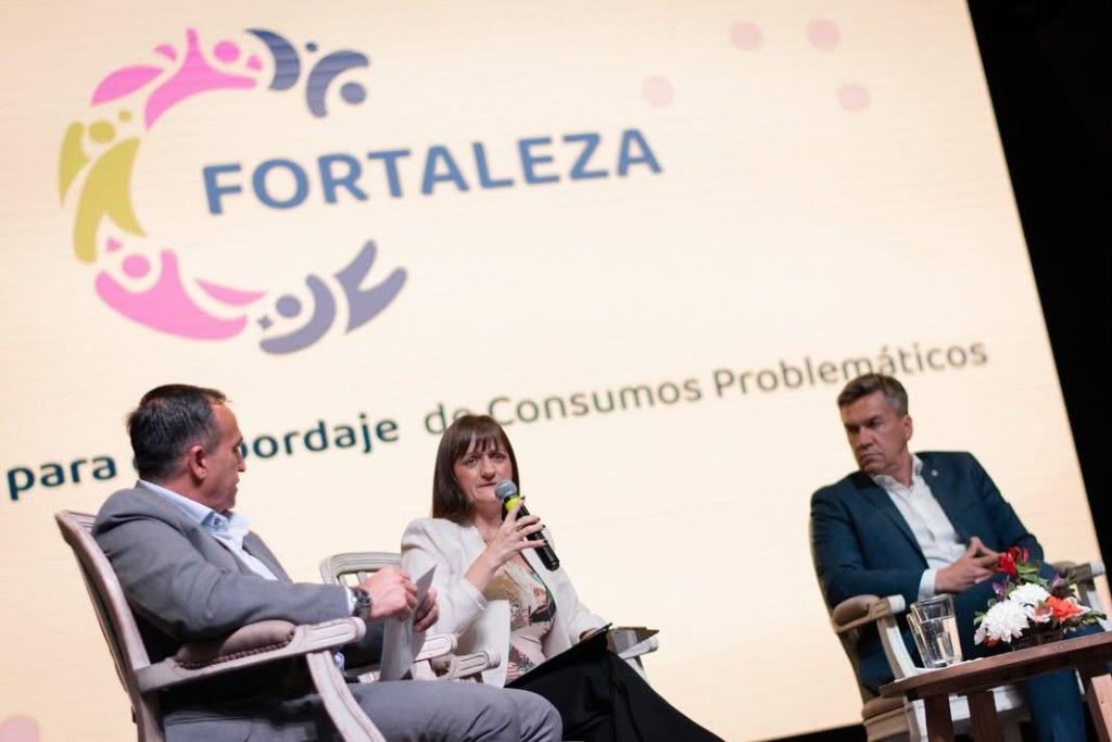 Schneider destacó el trabajo realizado por el programa “Fortaleza”, dedicado a luchar contra consumos problemáticos
