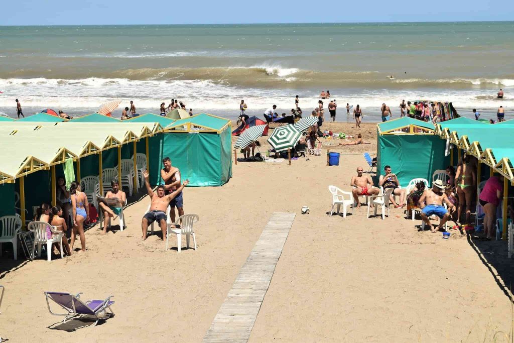 Vacacionar en Mar del Plata puede llegar a costar un 35% más que en Cancún y el doble que en Río de Janeiro
