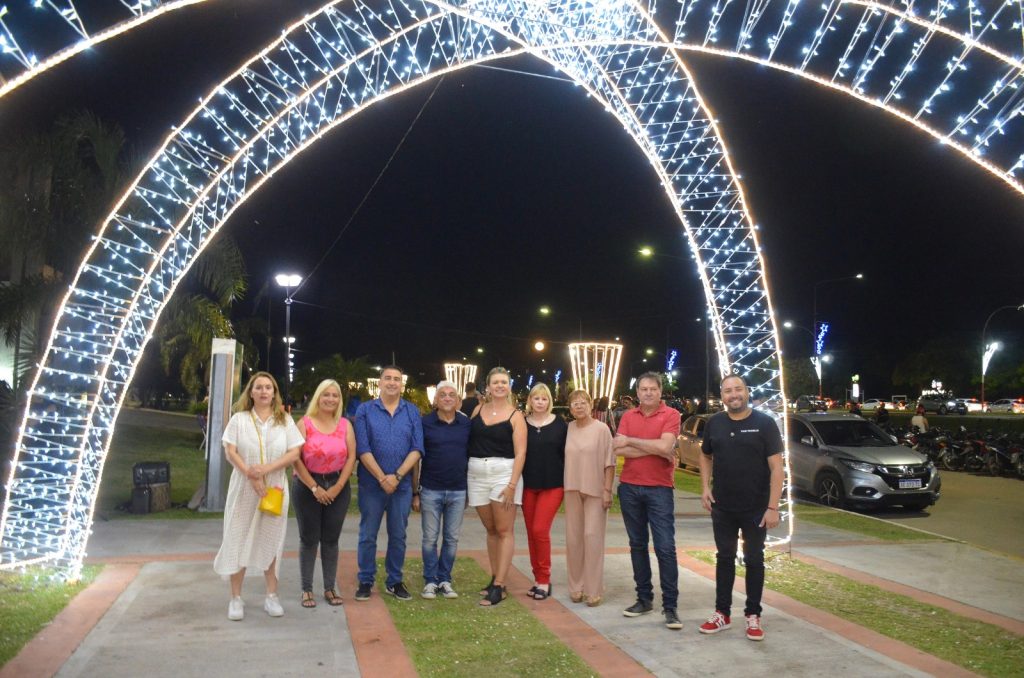 El municipio inauguró un paseo navideño en el Parque de la Democracia