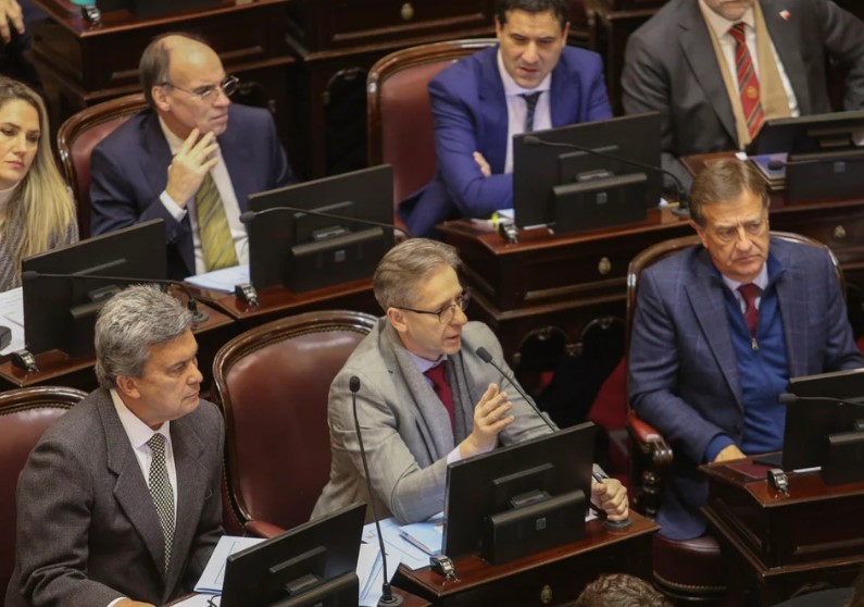 Senadores radicales pidieron a Villarruel la continuidad del congelamiento de las dietas Senadores radicales pidieron a Villarruel la continuidad del congelamiento de las dietas