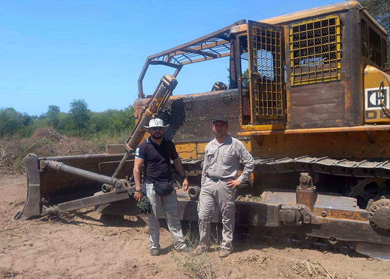 Autoridades detienen un desmonte ilegal y secuestran topadora en la zona de Las Breñas Autoridades detienen un desmonte ilegal y secuestran topadora en la zona de Las Breñas