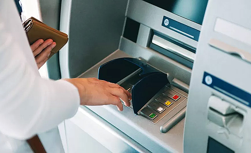 Estafas en cajeros automáticos: brindan nuevas recomendaciones antes de poner la tarjeta Estafas en cajeros automáticos: brindan nuevas recomendaciones antes de poner la tarjeta