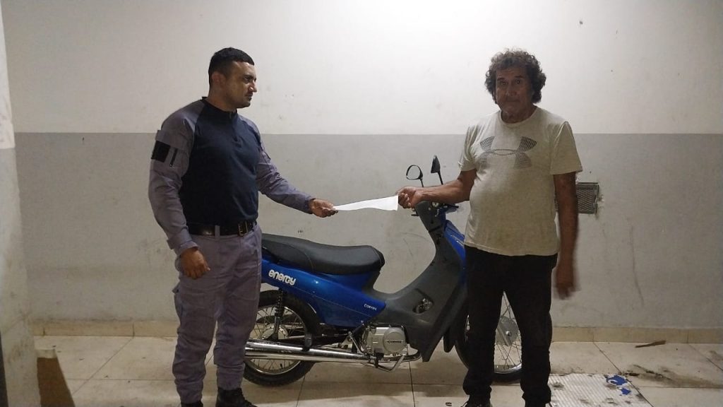 Prestó su motocicleta a un conocido y éste nunca se la devolvió: la Policía logró recuperarla
