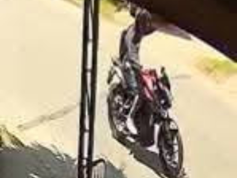 Fue a la terminal de Sáenz Peña a vender una moto y se la robaron Fue a la terminal de Sáenz Peña a vender una moto y se la robaron