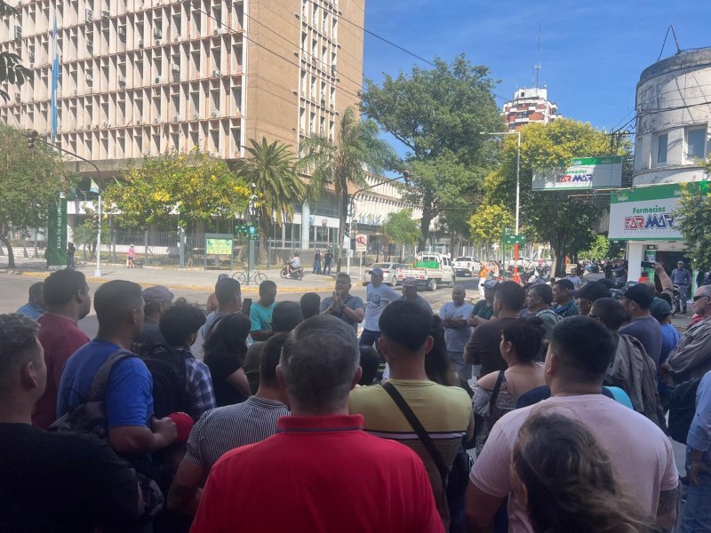 Protesta de trabajadores por la renovación de contratos en dependencias del Estado Protesta de trabajadores por la renovación de contratos en dependencias del Estado