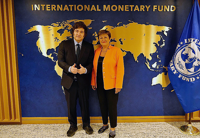 Aseguran que Milei pagó más de intereses de la deuda que de jubilaciones en sus 600 días de gobierno Aseguran que Milei pagó más de intereses de la deuda que de jubilaciones en sus 600 días de gobierno