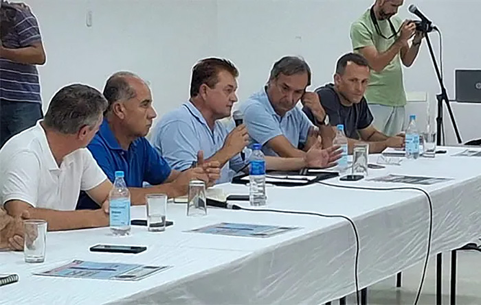 Dudik con productores en Las Breñas: ”Escuchamos y estamos ante un cuadro de emergencia y desastre” Dudik con productores en Las Breñas: ”Escuchamos y estamos ante un cuadro de emergencia y desastre”