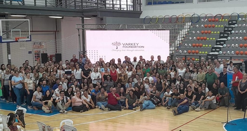 Red Aprende: cuatro jornadas intensas de formación docente para fortalecer el liderazgo e innovación educativa Red Aprende: cuatro jornadas intensas de formación docente para fortalecer el liderazgo e innovación educativa